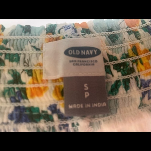 🌻2/$20 Old Navy off the shoulder top - Picture 5 of 6